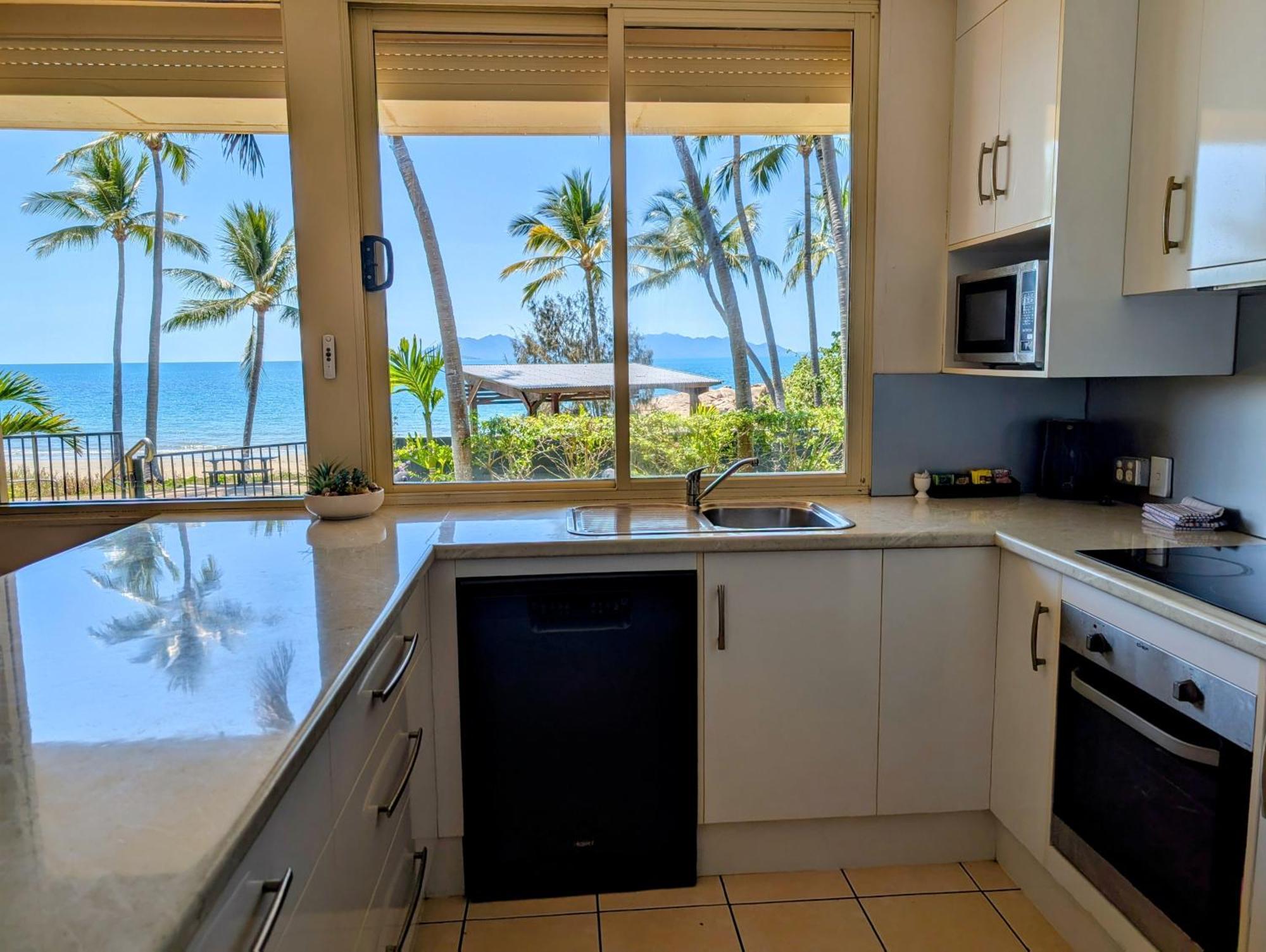 Rose Bay Resort Bowen Eksteriør bilde